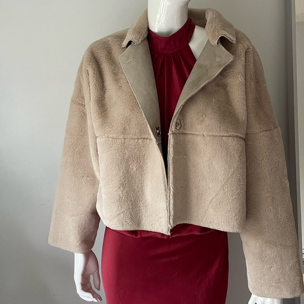 UO Felicity Reversible Women's Beige Faux Fur Jacket Cream Cropped Jacket - Picture 11 of 11